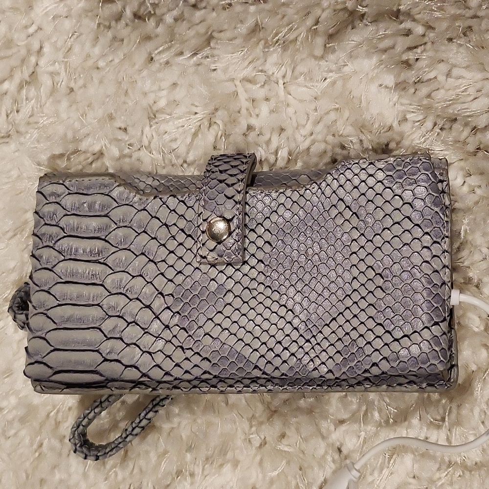 Adrienne vittadini charging wallet with RFID Protection
